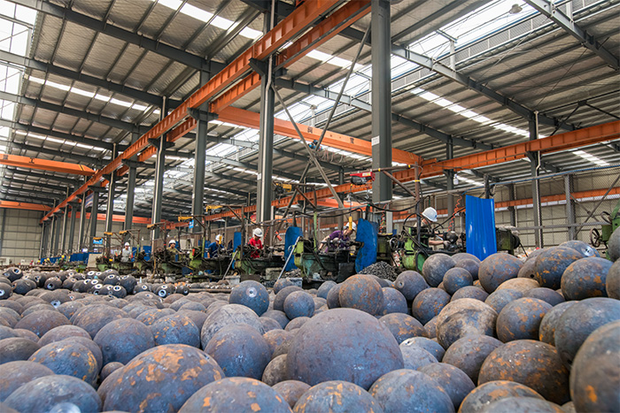 新泰网架配件车间