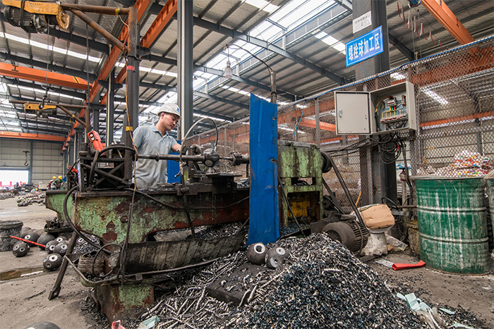 新泰网架配件车间