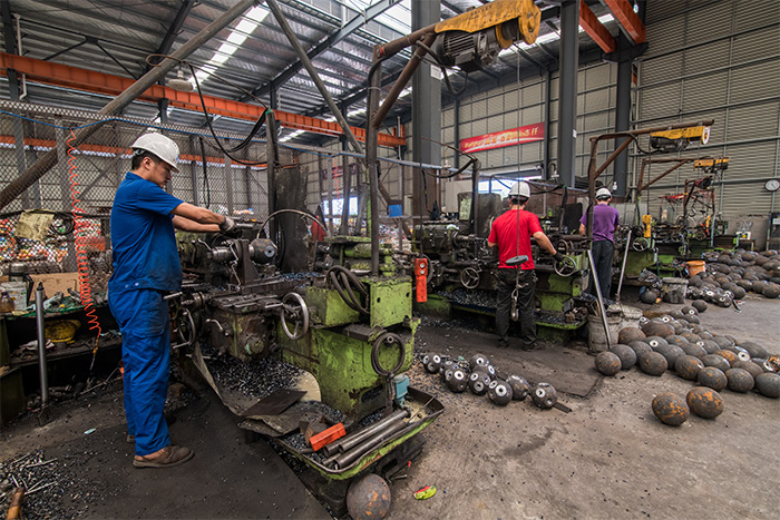 新泰网架配件车间